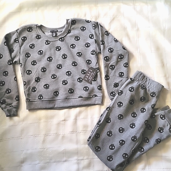 Better/Together Other - NWT Skull Crop Sweater & Sweats Set